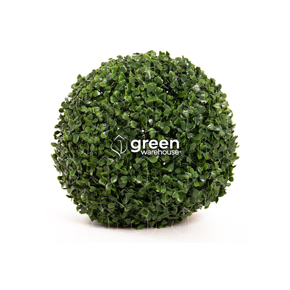 Estas esferas ornamentales están diseñadas para mejorar tus espacios, aportando un toque moderno de naturaleza. La esfera de 28cm es perfecta para decorar espacios, debido a su tamaño puede ir colgada o en pequeñas macetas, tazones o simplemente sobre el mostrados, mesa o escritorio. 