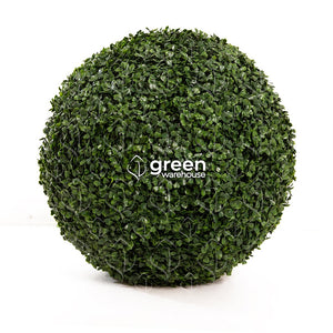 Estas esferas ornamentales están diseñadas para mejorar tus espacios, aportando un toque moderno de naturaleza. La esfera de 48cm es perfecta para decorar espacios, debido a su tamaño puede ir colgada o en macetas, tazones o simplemente sobre el mostrados, mesa o escritorio. 