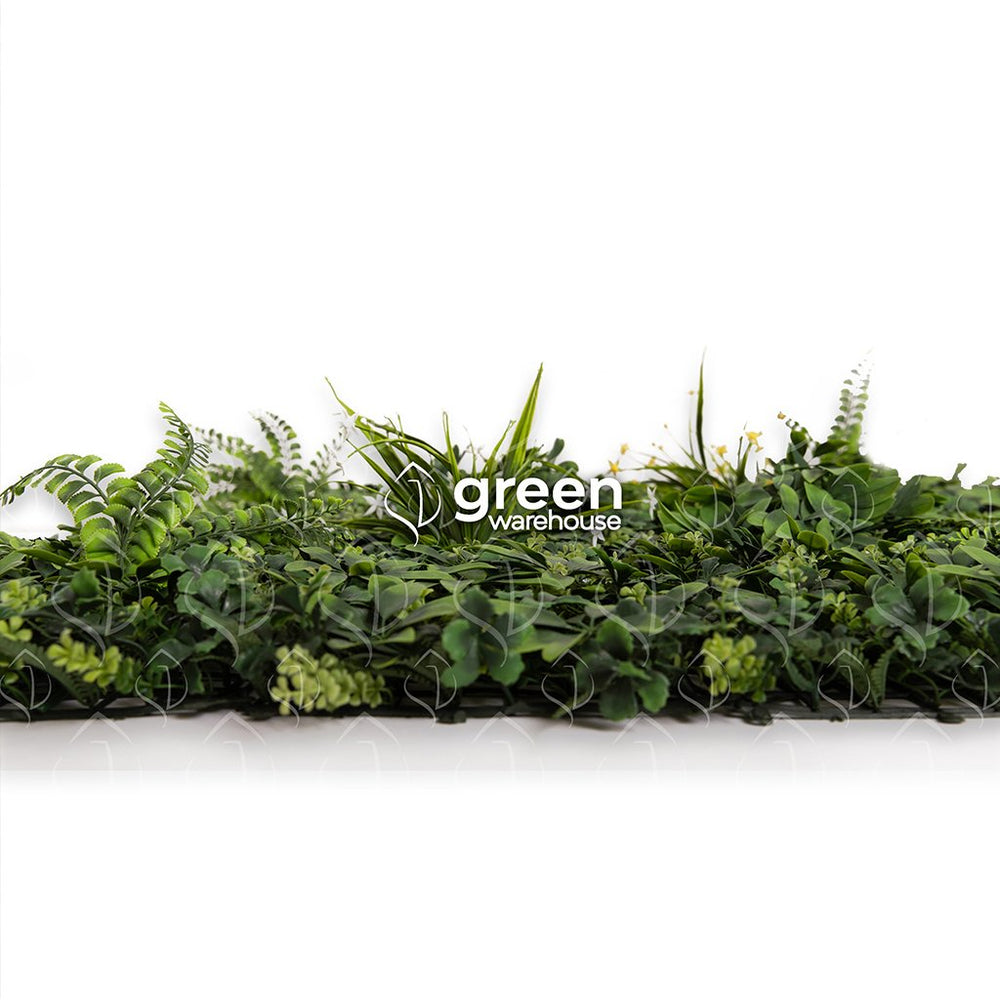 El encanto del Follaje Aralia, se debe a la cantidad de detalle con acabados y variedad de hojas en combinación de flores de orquídea y diferentes helechos. Este es el único modelo que viene con incrustaciones de Follajes 3d, lo que le da un realce espectacular.