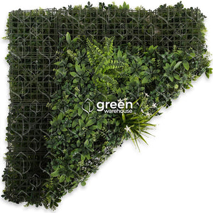 El Follaje Artificial Aralia tiene una gran cantidad de acabados y variedad de hojas en combinación de flores de orquídea y diferentes helechos, imparten un aspecto denso y natural, perfecto donde se requiere un diseño de Muro Verde complejo. Este es el único modelo que viene con incrustaciones de Follajes 3d, lo que le da un realce espectacular.