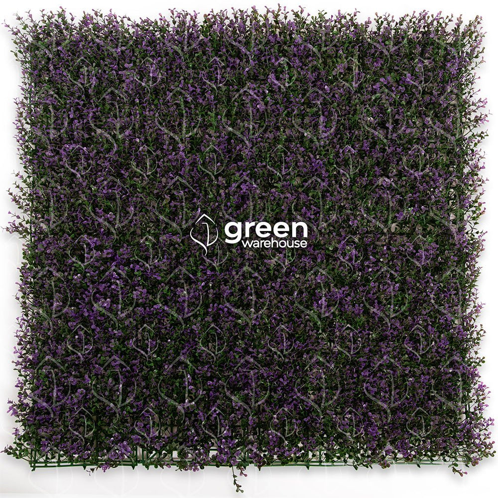 El follaje Arrayan Morado para Muro Verde, tiene pequeñas hojas de color verde con puntas de color morado que alegrarán cualquier espacio. Ideal para combinar con cualquier otro modelo de Follaje, por medio de un diseño de follaje personalizado. 