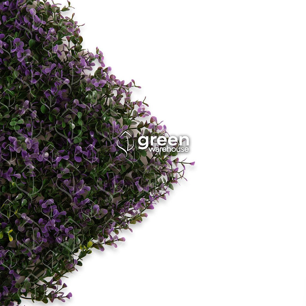 El Follaje Artificial Arrayan Morado para Muro Verde, tiene pequeñas hojas de color verde con puntas de color morado que alegrarán cualquier espacio.