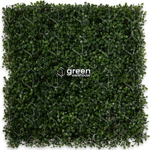 El Follaje Artificial Boxwood hace honor a la gama a la que pertenece, este modelo es de los más vendidos y un clásico en la decoración. Tiene una hoja pequeña de color verde oscuro y una agradable textura. Este follaje es ideal para espacios en donde se requiera dar una apariencia uniforme, gracias a su diseño de follaje cerrado y conservador, también es la mejor opción para combinarlo con otros estilos en un diseño de Muro Verde personalizado. 
