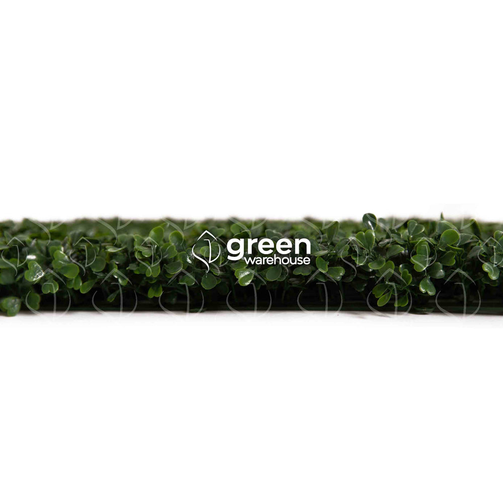 El Follaje Artificial Boxwood Tiene una hoja pequeña de color verde oscuro y una agradable textura.