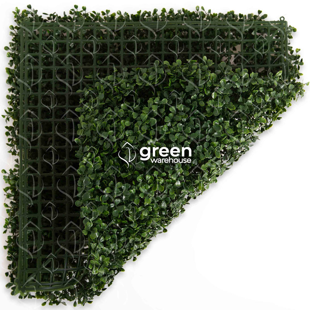 El Follaje Artificial Boxwood es ideal para espacios en donde se requiera dar una apariencia uniforme, gracias a su diseño de follaje cerrado y conservador.