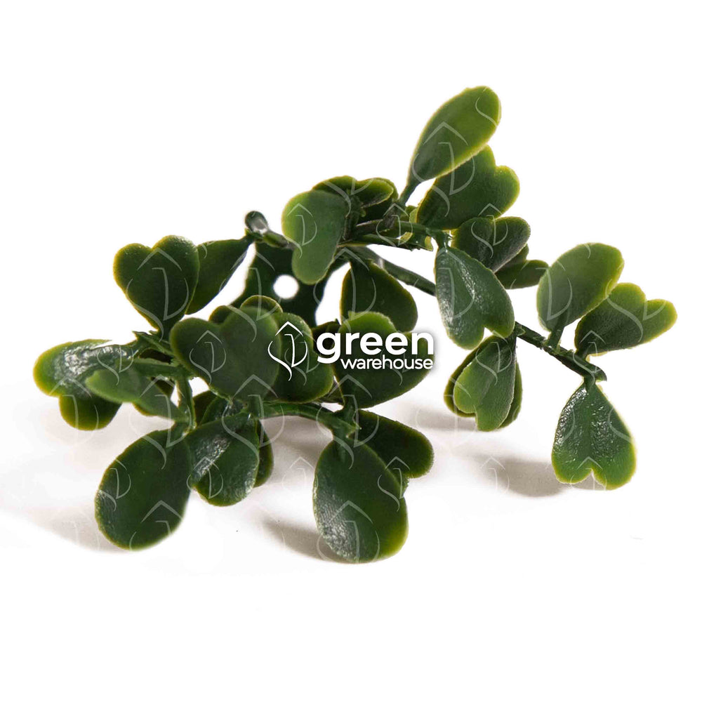 El Follaje Artificial Boxwood Tiene una hoja pequeña de color verde oscuro y una agradable textura, follaje es ideal para espacios en donde se requiera dar una apariencia uniforme. 
