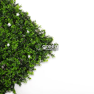 El Follaje Artificial Flor de Arrayan tiene pequeñas hojas de color verde oscuro con puntas de color verde brillantes son las mismas que dan vida a este modelo y una textura natural.