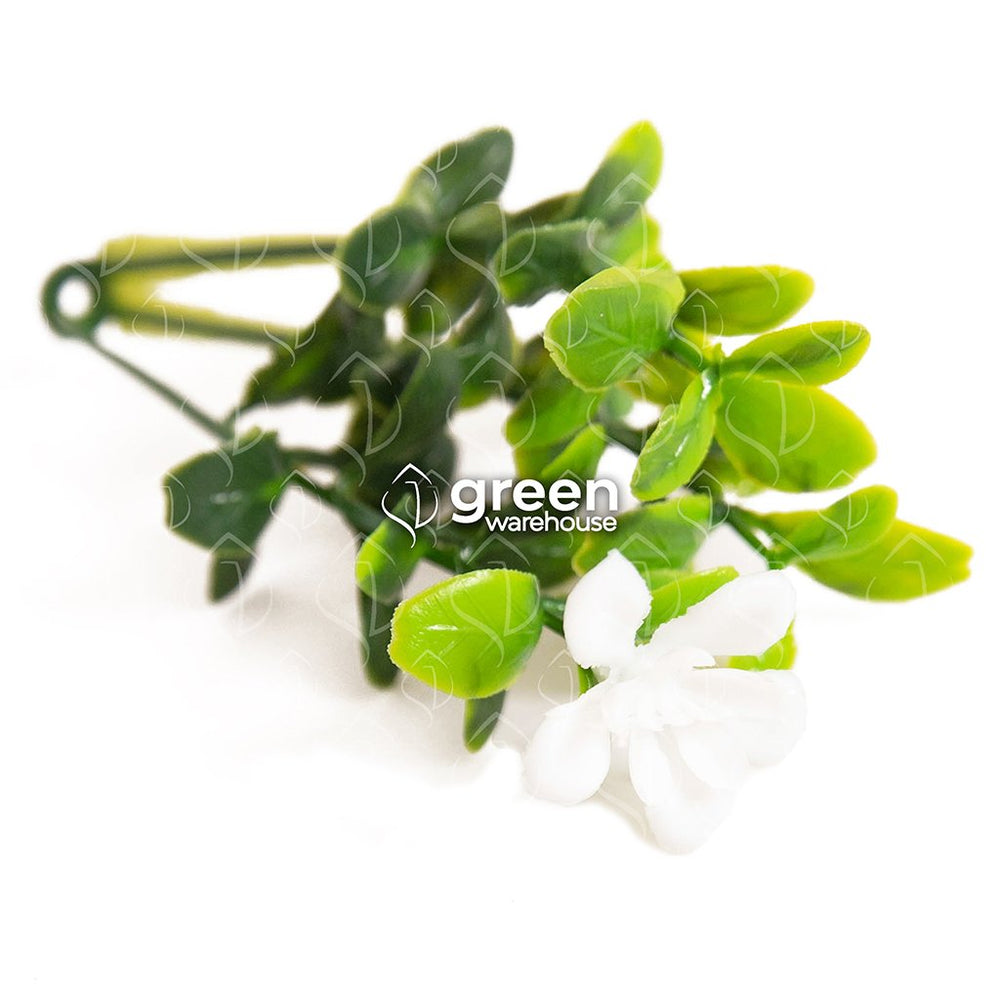 El Follaje Artificial Flor de Arrayan tiene pequeñas hojas de color verde oscuro con puntas de color verde brillantes.