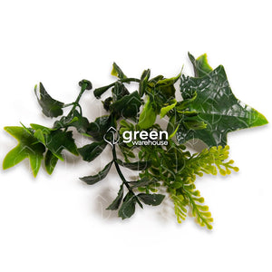 El Follaje Artificial Helecho Mixto se compone de tres helechos diferentes con hojas texturizadas, variando entre sí en tamaño y tonalidades de verde; brinda un aspecto natural y lo hace ser un Follaje único e irrepetible. 
