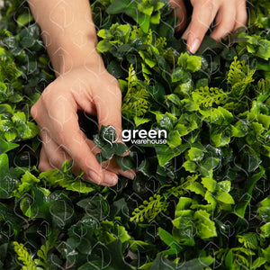 El Follaje Artificial Helecho Mixto se compone de tres helechos diferentes con hojas texturizadas, variando entre sí en tamaño y tonalidades de verde; brinda un aspecto natural y lo hace ser un Follaje único e irrepetible.