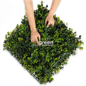 El Follaje Artificial Helecho Mixto se compone de tres helechos diferentes con hojas texturizadas, variando entre sí en tamaño y tonalidades de verde; brinda un aspecto natural y lo hace ser un Follaje único e irrepetible. Es ideal para resaltar un muro verde sin necesidad de combinar con otros follajes.