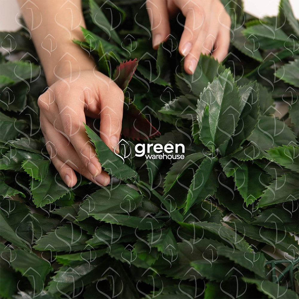 El Follaje Artificial Laurel, nos regala una hoja decidida y exquisita en detalles naturales, entrega personalidad a espacios con estilo de alto diseño, la hoja de Laurel cubre superficies de manera propositiva y elegante.