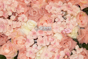 Abril es uno de los Paneles de Flores más bonitos para la decoración de interiores, ya que sorprende con sus hermosas flores de hortensias y rosas, con pétalos en tonos Ivory y durazno, que lo hace perfecto para crear muros flores elegantes y coloridos. 