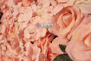 Abril es uno de los Paneles de Flores más bonitos para la decoración de interiores, ya que sorprende con sus hermosas flores de hortensias y rosas, con pétalos en tonos Ivory y durazno, que lo hace perfecto para crear muros flores elegantes y coloridos. 