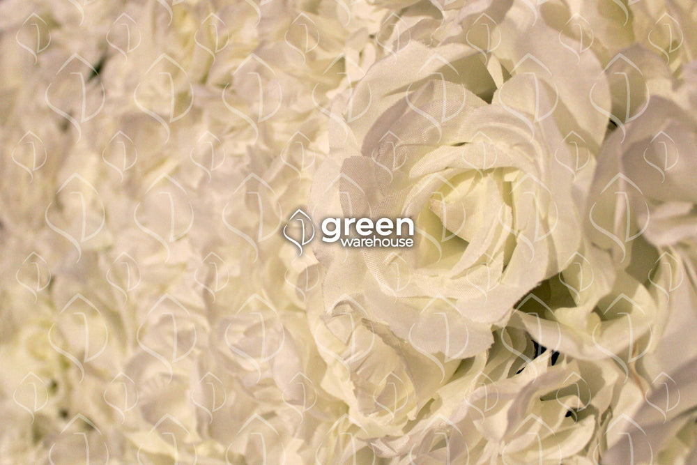Alicia trae consigo una de las tendencias más encantadoras del momento, peonias y rosas blancas artificiales. Una creativa combinación que proporcionará elegancia, glamour y un estilo único a la ambientación de tu boda o fondo de tus fotografías. También es ideal para decoraciones neutras en cualquier espacio.