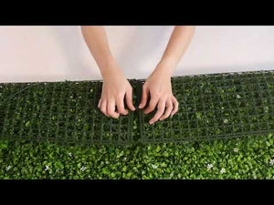 
                
                    Cargar y reproducir el video en el visor de la galería, El Follaje Artificial Jazmín, es ideal para decoraciones sobrias y elegantes gracias a sus pequeñas hojas verde oscuro y verde brillante, complementado con discretas flores blancas que ofrecen apariencia fresca y natural. Es un Follaje que por sí solo puede darle vida a Muros Verdes, sin embargo, también es el favorito para combinarlo con follajes de otros colores y resalar aún más la Flor blanca de este Follaje Jazmín. Hacemos envíos a todo México. 
                
            